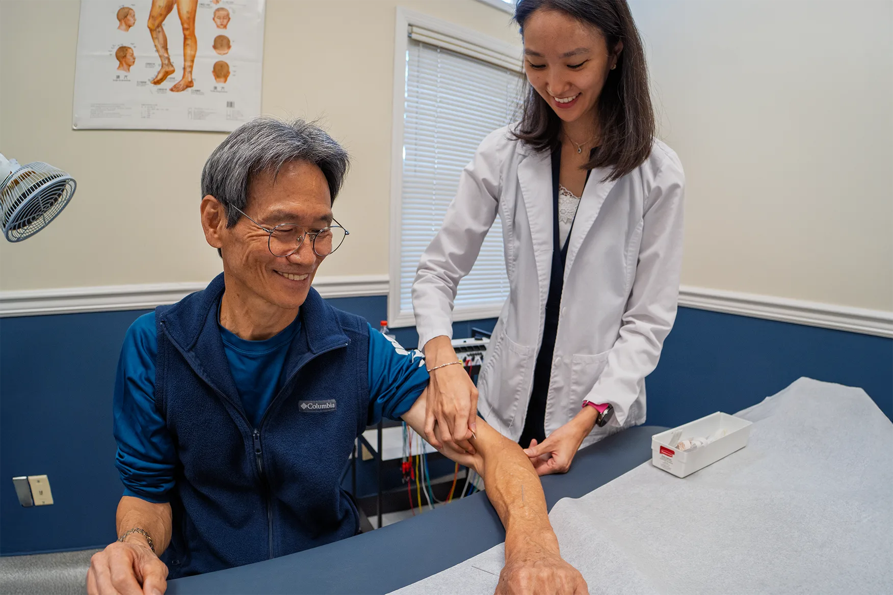 Dr. Diana Choe consulting with a patient at Holistic HealthPlus in Warren, NJ
